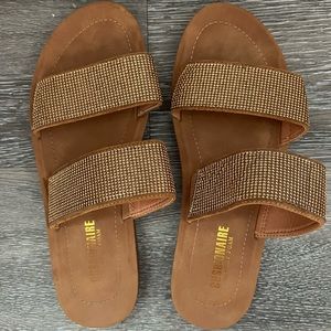 Cushionaire Double Wide Stretch Strap Sandal